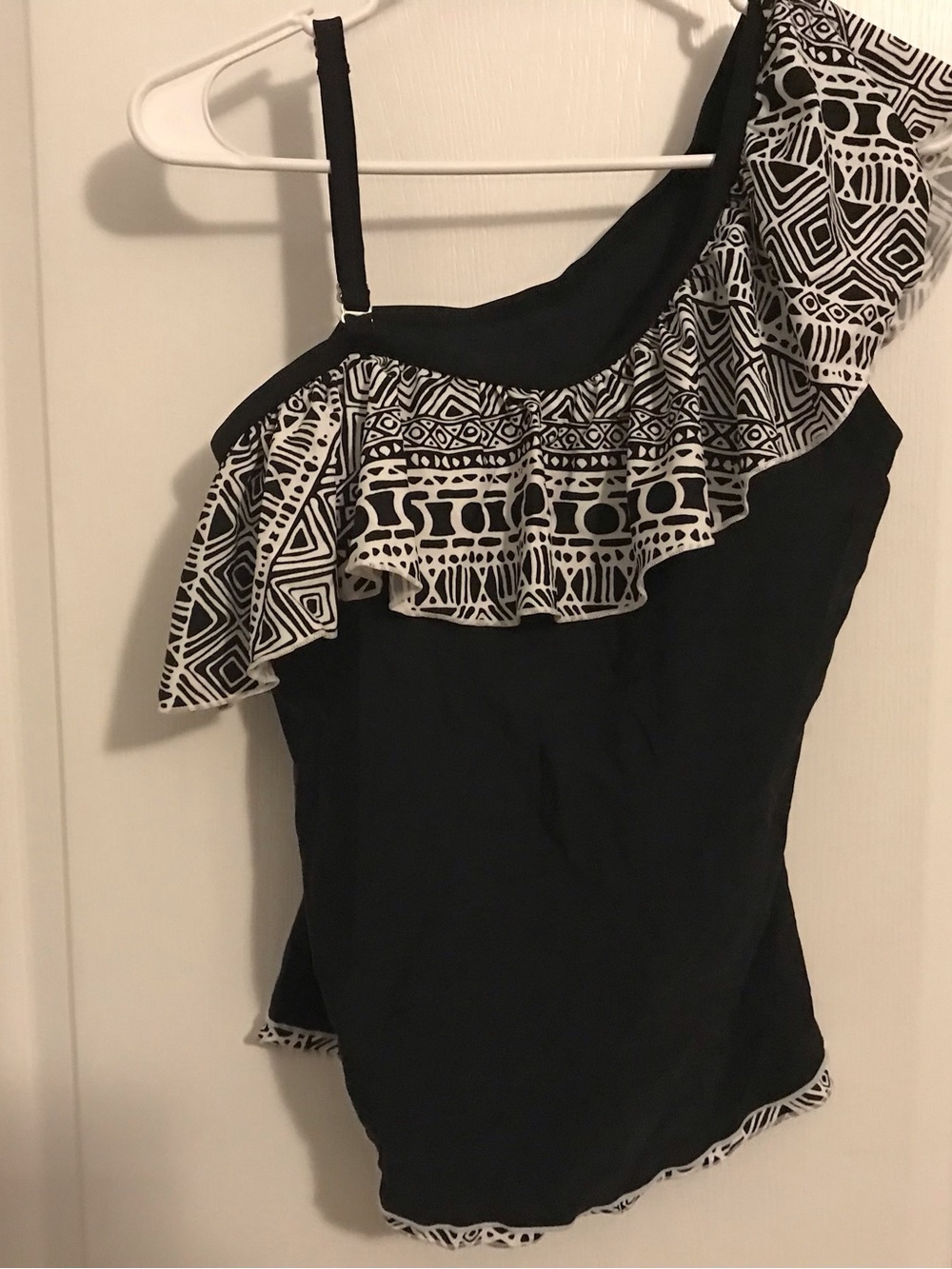 Black One-Shoulder Ruffle Tankini Swim Top with Geo-Print Trim